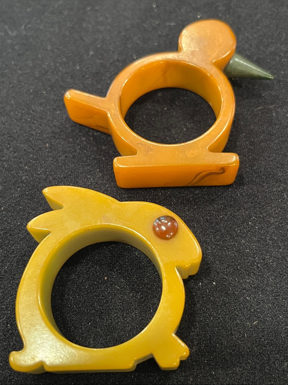Vintage Figural Catalin Style Napkin Rings Bird & Bunny Set